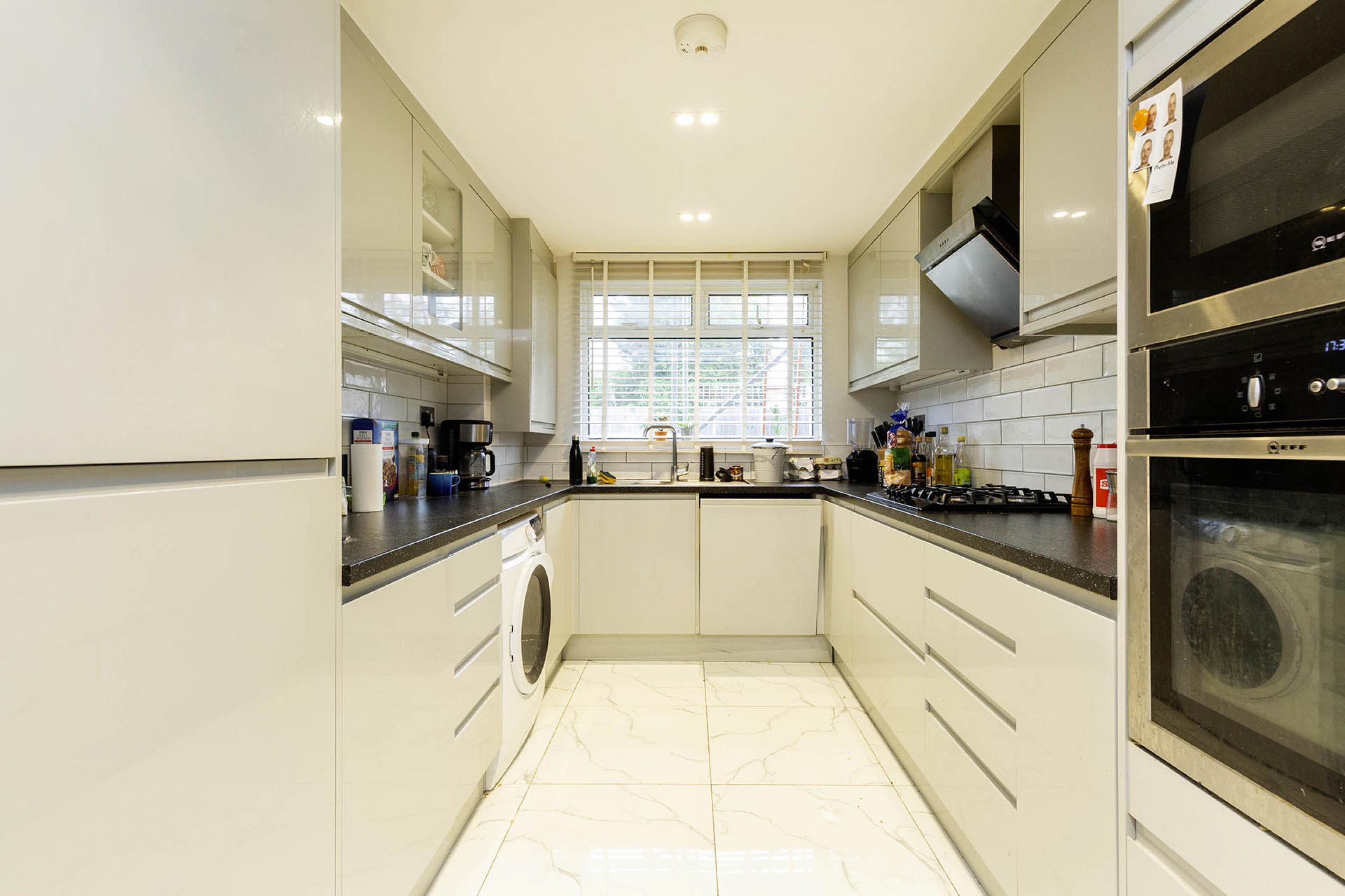 Modern Sharers House Clement Close, Brondesbury  NW6